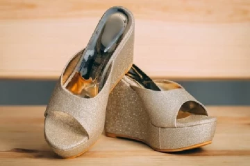 பெண்களின் பாதுகாப்பை உறுதி செய்யும் புதிய காலணி: உத்தர பிரதேச மாணவர்களின் சாதனை படைப்பு