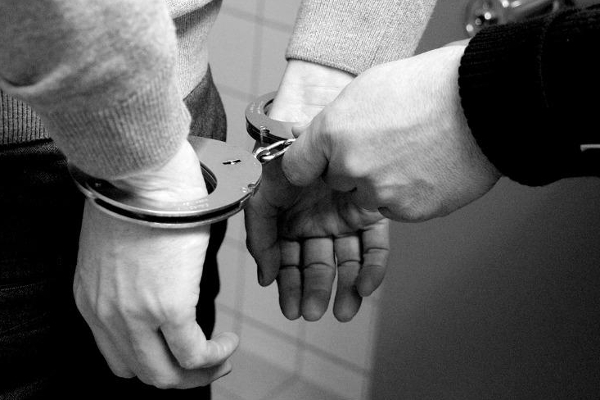 50 கண்ணீர் புகை குண்டுகளுடன் சந்தேக நபர் கைது | Suspect Arrested With 50 Tear Gas Shells