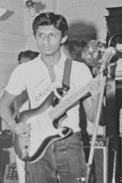 ඔබ ආදරය කරන චරිතවල ඔබ නොදුටු තරුණ වියේ ජායාරුප  | Famous People Hidden Images Politicians Actors