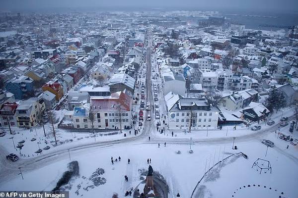 ஐஸ்லாந்தை விடக் கடும் குளிரில் தத்தளிக்கும் ஒரு அமெரிக்க மாகாணம்: பொதுமக்களுக்கு எச்சரிக்கை | Florida Colder Temperatures Than Iceland ஐஸ்லாந்தை விடக் கடும் குளிரில் தத்தளிக்கும் ஒரு அமெரிக்க மாகாணம்: பொதுமக்களுக்கு எச்சரிக்கை | Florida Colder Temperatures Than Iceland