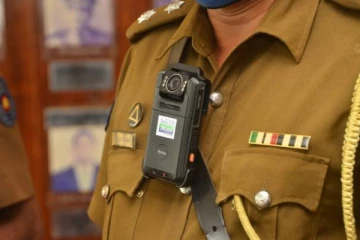 யாழில் வெற்றிலை சப்பியபடி கடமையில் ஈடுபட்ட பொலிஸ அதிகாரிக்கு ஏற்பட்ட நிலை