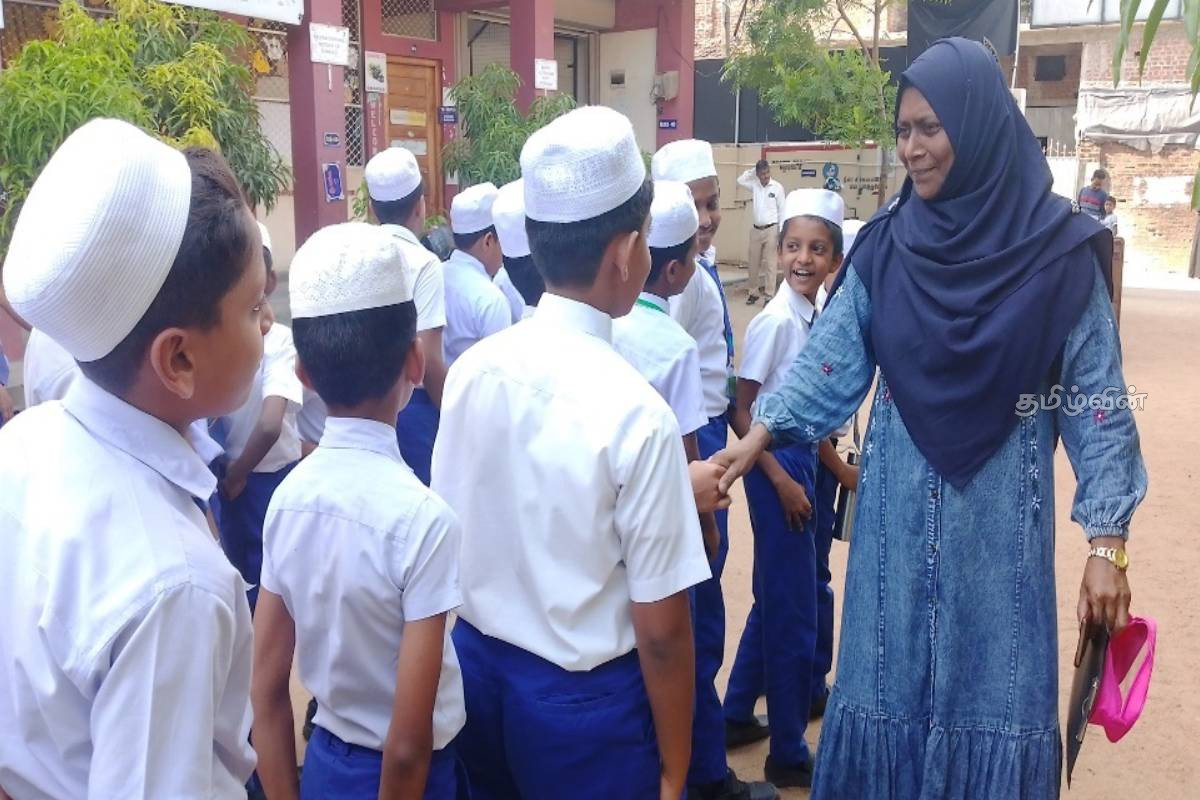 நாடளாவிய ரீதியில் ஆரம்பமான தரம் 5 புலமைப்பரிசில் பரீட்சை - பலப்படுத்தப்படும் பொலிஸ் பாதுகாப்பு | Grade 5 Scholarship Examination