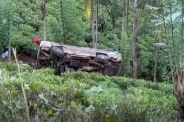 பலாங்கொடை - ஹட்டன் வீதியில் கோர விபத்து: 07 பேர் படுகாயம்