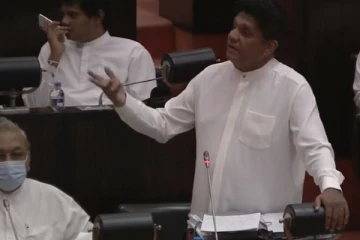 மோட்டார் சைக்கிள்களில் வந்த ஆயுதபாணிகள் யார்?  சபையில் சஜித் கேள்வி