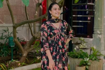 பிரபல சீரியல் நடிகையும், பிக்பாஸ் பிரபலமுமான நடிகை பவித்ராவின் அழகிய போட்டோஸ்