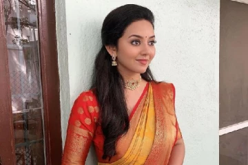 படுமோசமான உடையில் போஸ் கொடுத்தாரா நாயகி சீரியல் நடிகை!