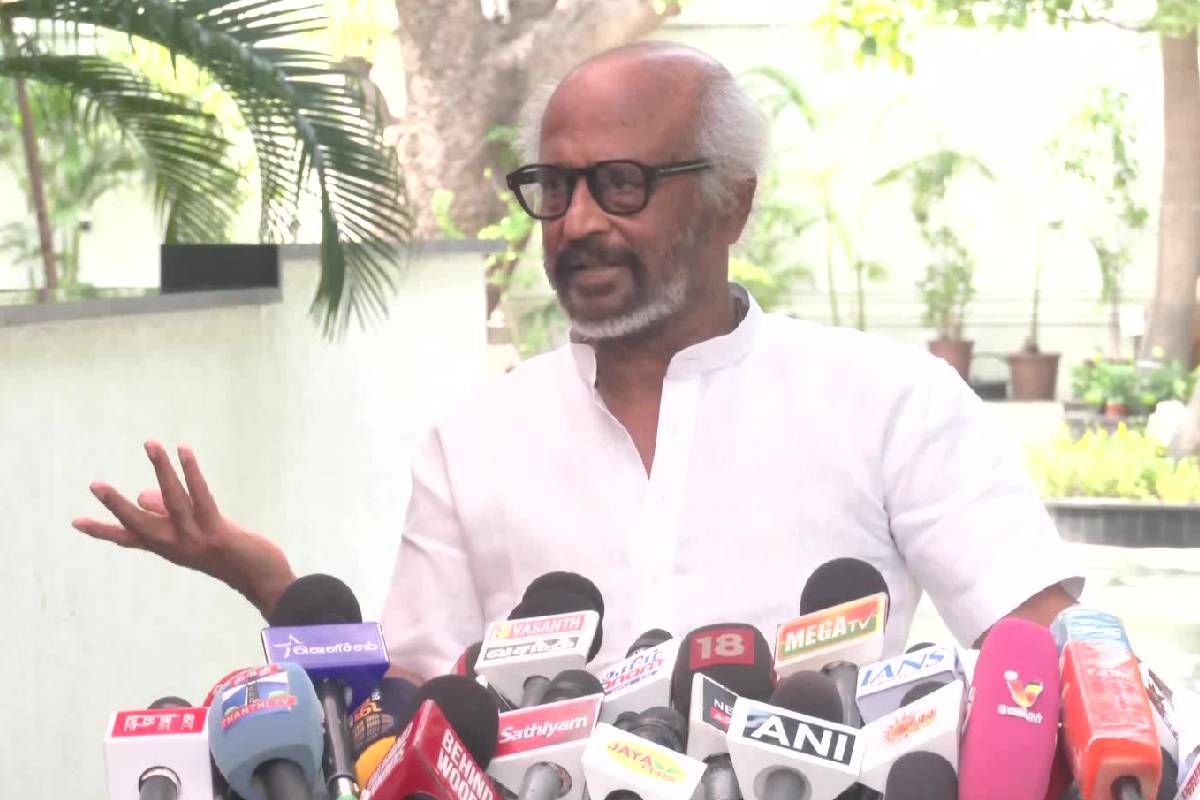 அன்று போட்டியிட்டிருந்தால் ஆட்சி உறுதி: விஜய் விவகாரத்தில் மனம் திறந்த ரஜினி | Would Have Won 2021 Polls அன்று போட்டியிட்டிருந்தால் ஆட்சி உறுதி: விஜய் விவகாரத்தில் மனம் திறந்த ரஜினி | Would Have Won 2021 Polls