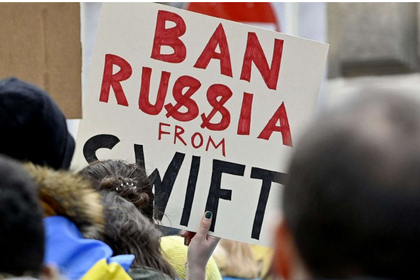 ரஷ்ய வங்கிகள் பல முடக்கம்? ரஷ்யாவின் பொருளாதாரம் திவாலாகுமா? (Photos) | Swiftban Ukraine Russia Economic