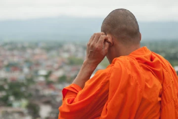 இரு சிறுமிகளை நாசம் செய்த பிக்கு!