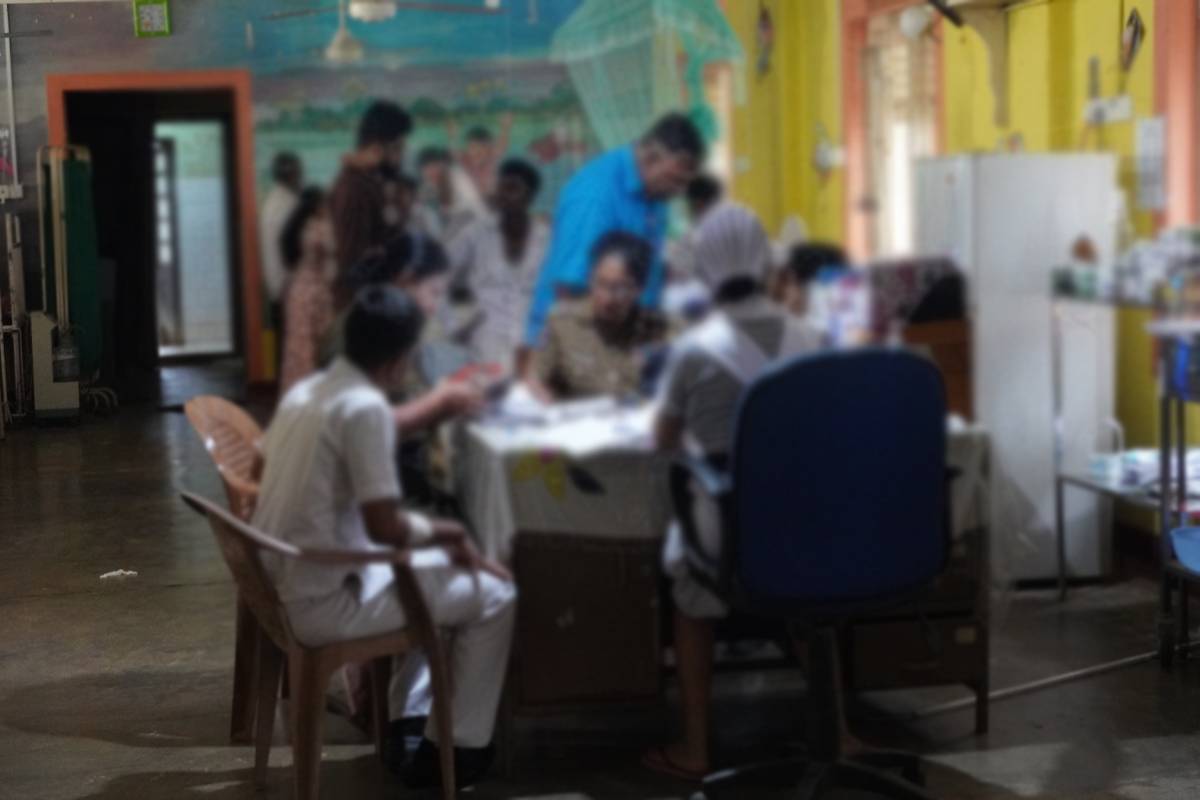 பிரபல பாடசாலை மாணவர்களுக்கிடையில் மோதல் - 5 பேர் வைத்தியசாலையில் அனுமதி | Eppawala Al Student Clash 5 Students Hospital