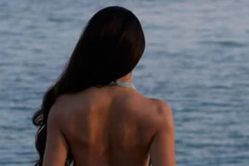 தனி தீவு வாங்கி வைத்திருக்கும் பிரபல நடிகை.. யார் பாருங்க