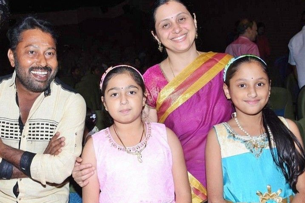 பிளஸ் 2 பொதுத் தேர்வில் எவ்வளவு மதிப்பெண்கள் பெற்றிருக்கிறார்