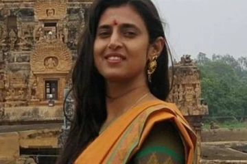 எங்க வீட்ல முட்டி வரை சாக்கடை தண்ணி நிக்கிது.., ஷர்மிளாவுக்கு நடிகை கஸ்தூரி பதிலடி