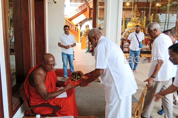 டக்ளஸ் மீது தொடர் எதிர்பார்ப்புகளை வைத்திருக்கும் மக்கள்! | Theo Advice To Douglas Devananda