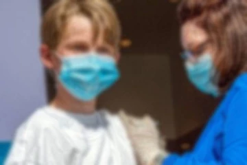 செலுத்தப்பட்ட கொரோனா தடுப்பூசி...புகார் அளித்த பெற்றோர்