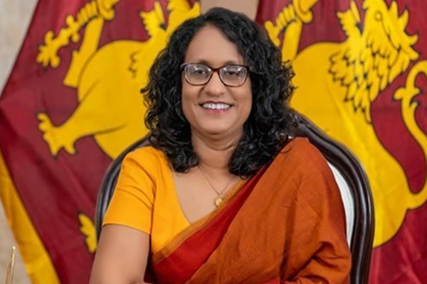 பாடசாலை மாணவர்களுக்கான சீருடையை நன்கொடையாக வழங்கிய நாடு | China Donates School Uniform Fabric To Sri Lanka