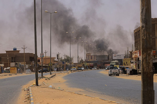 Sudanese people break into banks and steal money Sudanese people break into banks and steal money