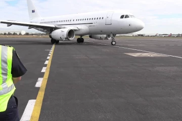 கட்டுநாயக்க விமான நிலையத்திலிருந்து நாடு கடத்தப்பட்ட நபர்