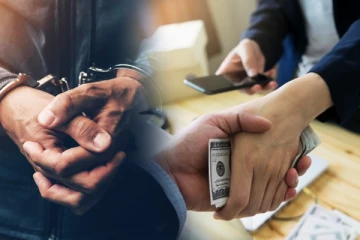 இலஞ்சம் பெற்ற சீதாவக்கை நகர சபை அதிகாரிகள் கைது