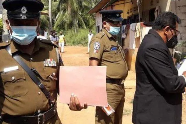 21 நாட்களுக்குப் பின் மனைவியின் சடலத்தை அடையாளம் காட்டிய கணவர் | Husband Identifies Wife S Dead Body After 21 Days