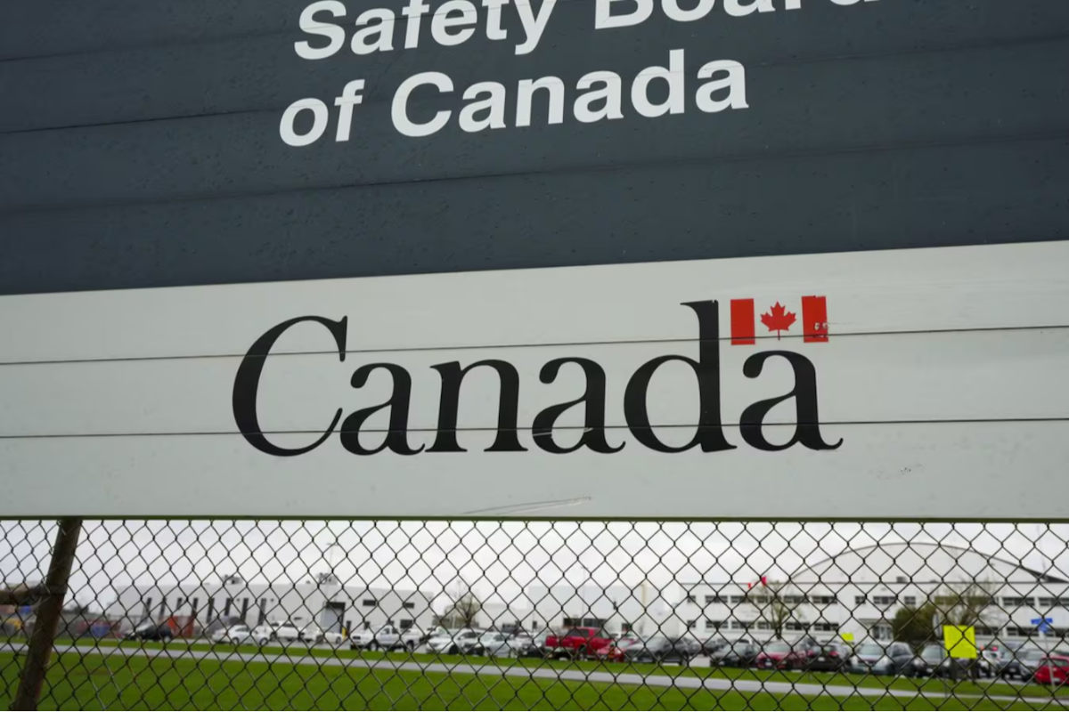 கனடாவில் ஹெலிகாப்டர் விபத்து: விமானி உயிரிழப்பு | One Dead After Helicopter Crash New Brunswick