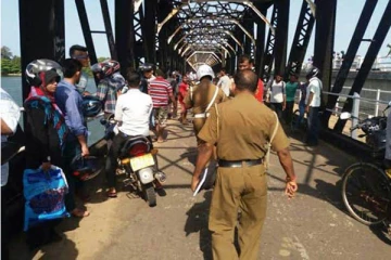 கல்லடி பாலத்திலிருந்து சடலமாக மீட்கப்பட்ட யுவதியின் சடலம்! பெரும் பரபரப்பு