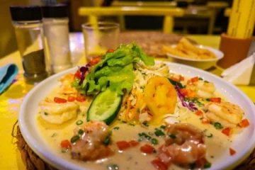 உணவருந்த சென்றவர்கள் மீது தாக்குதல்; சந்தேக நபர்கள் அடையாளம்