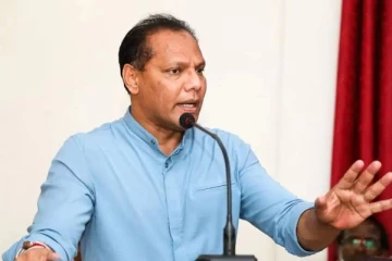 ஒரே சீட்டுக் கட்டை கலைப்பதில் எவ்வித பயனுமில்லை : தயாசிறி ஜயசேகர