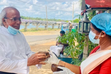 மட்டக்களப்பில் பொலிஸாரின் தடையை மீறி முள்ளிவாய்க்கால் கஞ்சி வழங்கி வைப்பு!