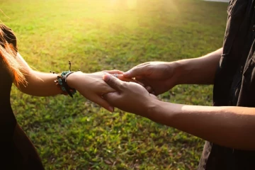 தென்னிலங்கையில் இளம் மனைவியின் கொடூர செயல் - பரிதாபமாக உயிரிழந்த கணவன்