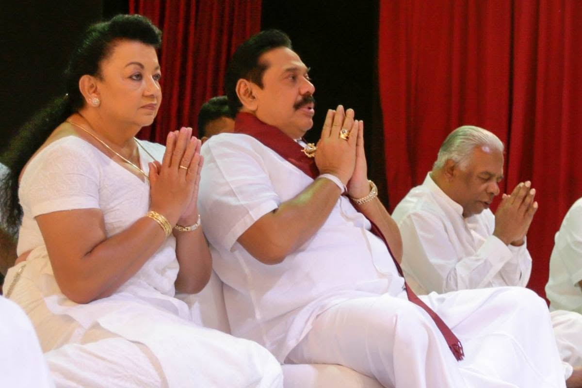 வெளிநாட்டில் தலைமறைவாகும் ஷிரந்தி - காப்பாற்ற ராஜபக்சர்கள் எடுத்து அனைத்து முயற்சிகளும் தோல்வி | Shiranthi In Risk Investigation In Final Phase வெளிநாட்டில் தலைமறைவாகும் ஷிரந்தி - காப்பாற்ற ராஜபக்சர்கள் எடுத்து அனைத்து முயற்சிகளும் தோல்வி | Shiranthi In Risk Investigation In Final Phase