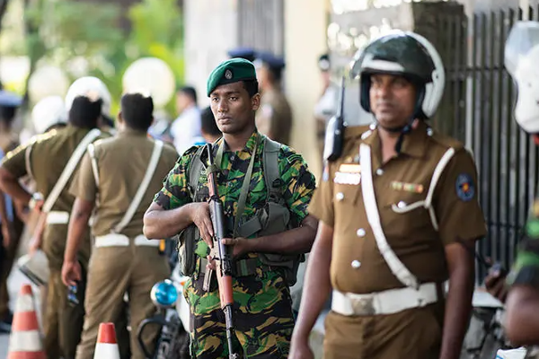 இன்று கொழும்பை சுற்றிவளைத்த பொலிஸார்! | Police Surrounded Colombo