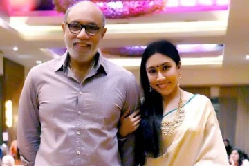 சத்யராஜ் மகள் திவ்யா-வா இது? குட்டையாடையில் இப்படியொரு லுக்கில் வெளியிட்ட புகைப்படம்..