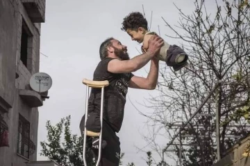 போரின் வலி: நெஞ்சை கலங்கடிக்கும் ஒற்றை புகைப்படம்