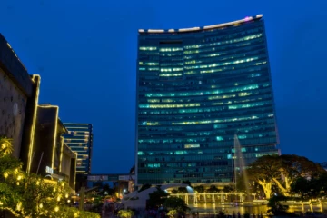 பெங்களூருவை விட்டு வெளியேறினால் 50 கோடி ரூபா ; அசரவைத்த சலுகை!