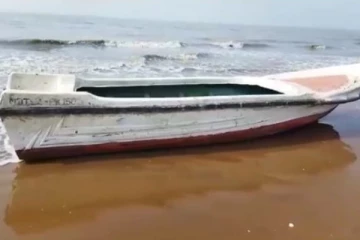 இந்தியக் கடற்கரையில் கரை ஒதுங்கிய ஆளில்லா இலங்கைப் படகு!