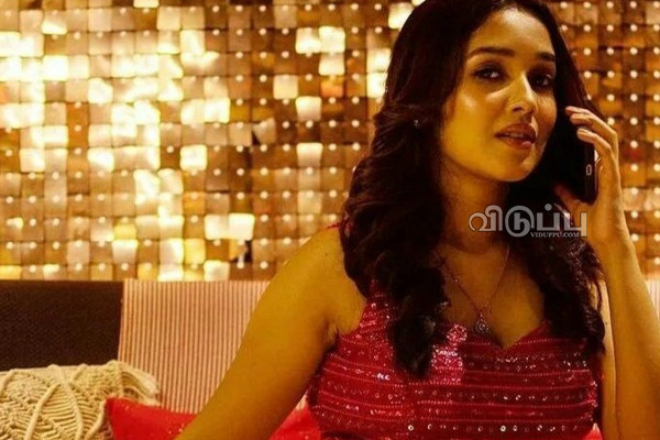நயன்தாராவுக்கே டஃப் கொடுக்கும் ரீல் மகள்!! 18 வயது அனிகா வெளியிட்ட க்யூட் புகைப்படம் | Actress Anikha Latest Insta Post Viral