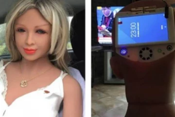 பெண் "ரோபோ"வை திருமணம் செய்யும் நபர்!