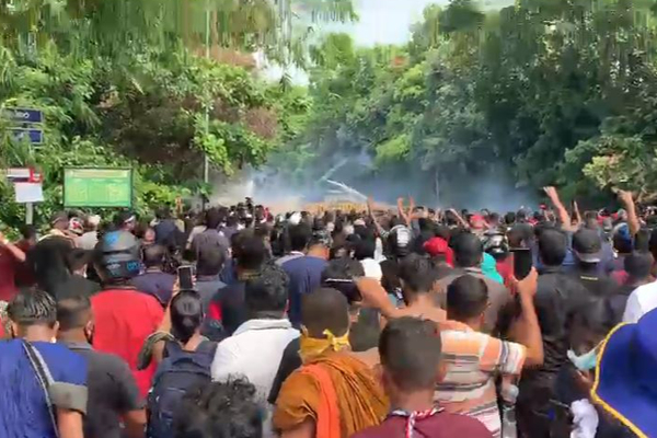 மீண்டும் வருவதாக எச்சரிக்கை! நாடாளுமன்ற முற்றுகை போராட்டத்தை இடைநிறுத்திய பல்கலைக்கழக மாணவர்கள் (Photos) | Protesters Near Diyatha Uyana Withdraw
