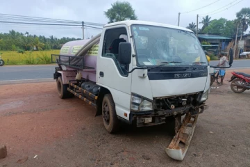 வவுனியாவில் விபத்து: ஒருவர் வைத்தியசாலையில் அனுமதி(Photos)