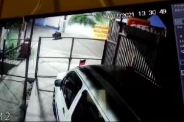 இரவு நேரத்தில் ஊருக்குள் வாக்கிங் வரும் கரடி: பயத்தில் மக்கள்