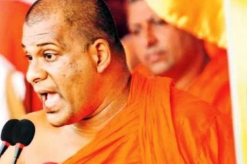 நாட்டை அழிக்க முயற்சிக்கும் ஞானசார தேரர்! அதன் வழியில் சரத் வீரசேகர - பொன்சேகா சாடல்