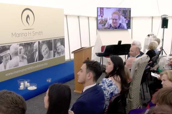 இறுதி சடங்கில் திடீரென கேட்ட இறந்து போன பெண்ணின் குரல்! அதிர்ந்து போன குடும்பத்தினர் - இப்படியுமா? | Dead Woman Talks To Shocked Mourners Funeral