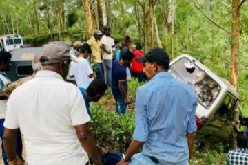 மாணவர்களுடன் பயணித்த வேன் விபத்து