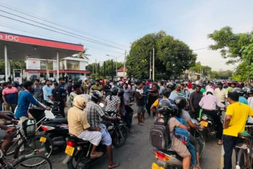 யாழில் கியு.ஆர். கோர்ட் விற்பனை!