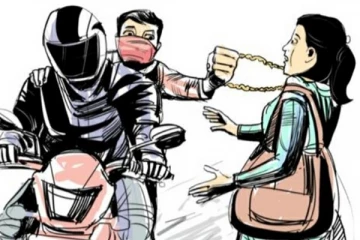 මඟදිගට රන්මාල කැඩූ කොස්තාපල් අල්ලයි.