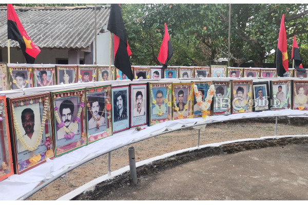 புளொட்டின் 
