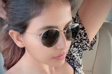 நம்ம குடும்பத்துக்கு இதெல்லாம் தேவையா! அஞ்சலியை பார்த்து ஜொல்லு விடும் நடிகர்..