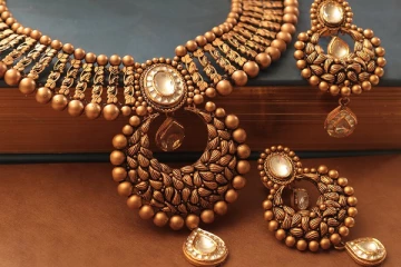 சரசரவென இறங்கிய வேகம்தான்.. அப்படியே எகிறிய தங்கம் விலை - இன்றைய நிலவரம்!