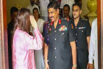 இலங்கையின் புதிய இராணுவத் தளபதிக்கு சல்யூட் அடித்த வெளிநாட்டு பெண்!